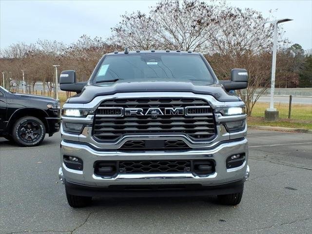 New 2026 Diamond Black Crystal Pearl-Coat Exterior Paint RAM TRADESMAN image 2