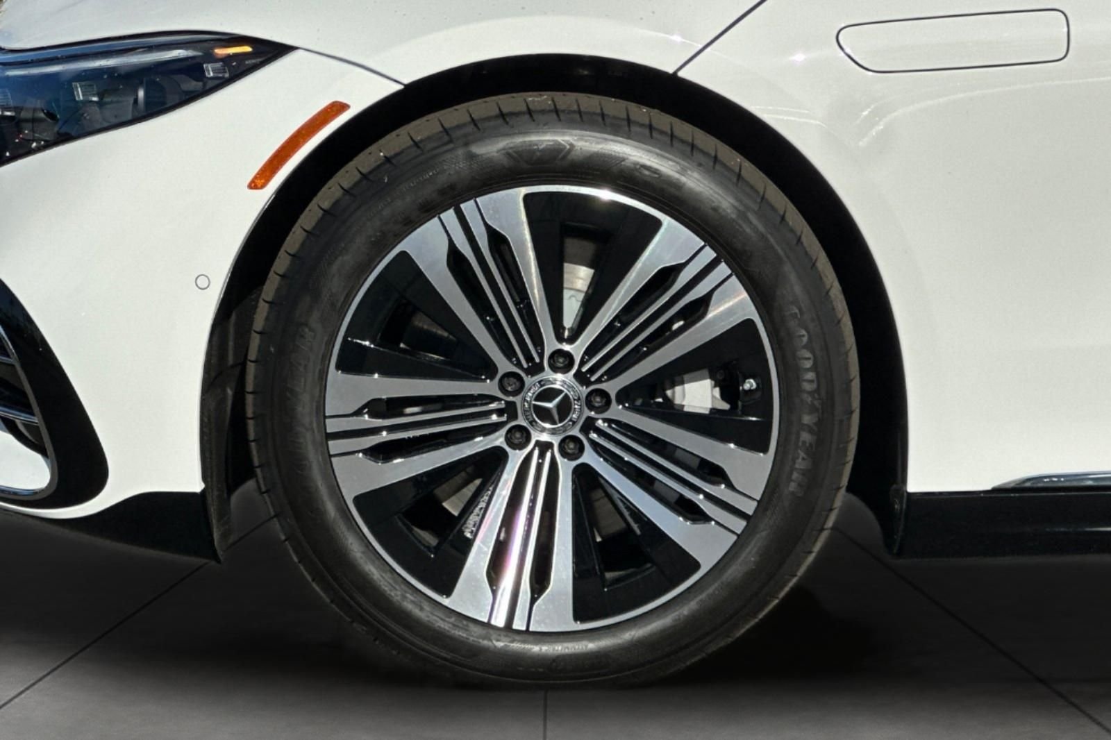 2026 Mercedes-Benz EQS Base - Photo 3