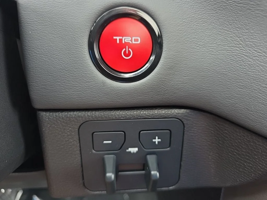 New 2026 Wind Chill Pearl <sup>1</sup> Toyota  Platinum image 15