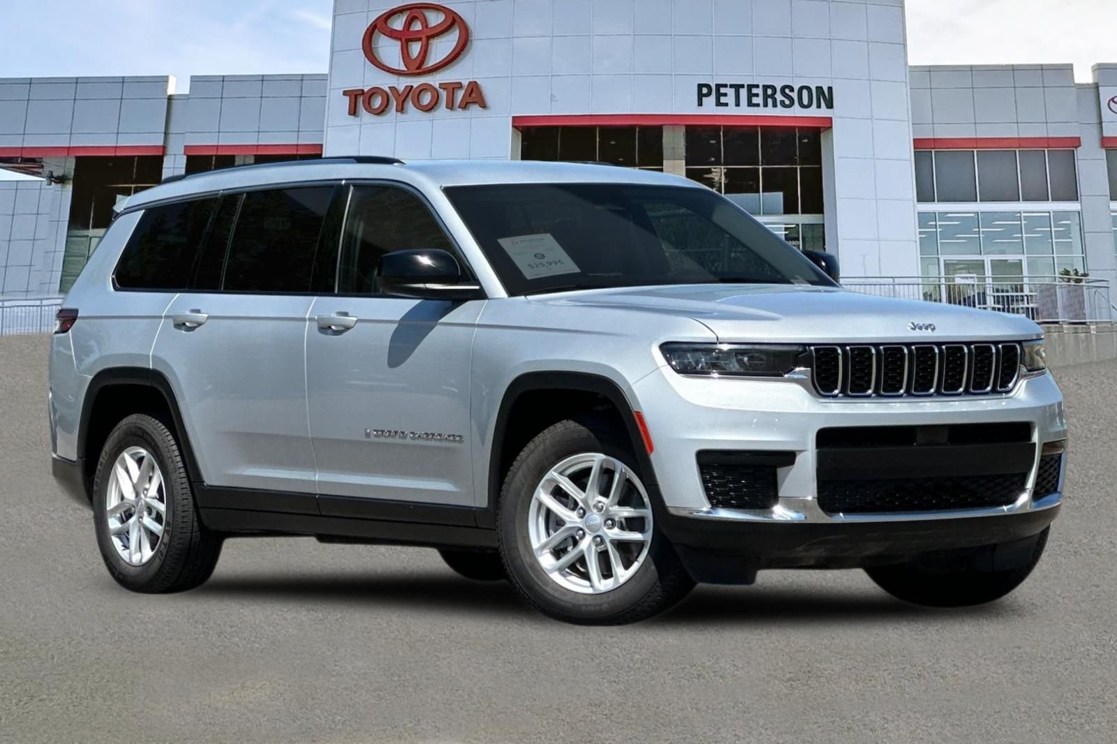 Used 2023 Silver Jeep Laredo image 2