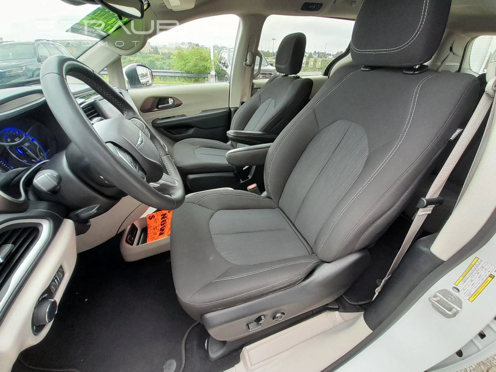 Used 2023 Bright White Clearcoat Chrysler LX image 36