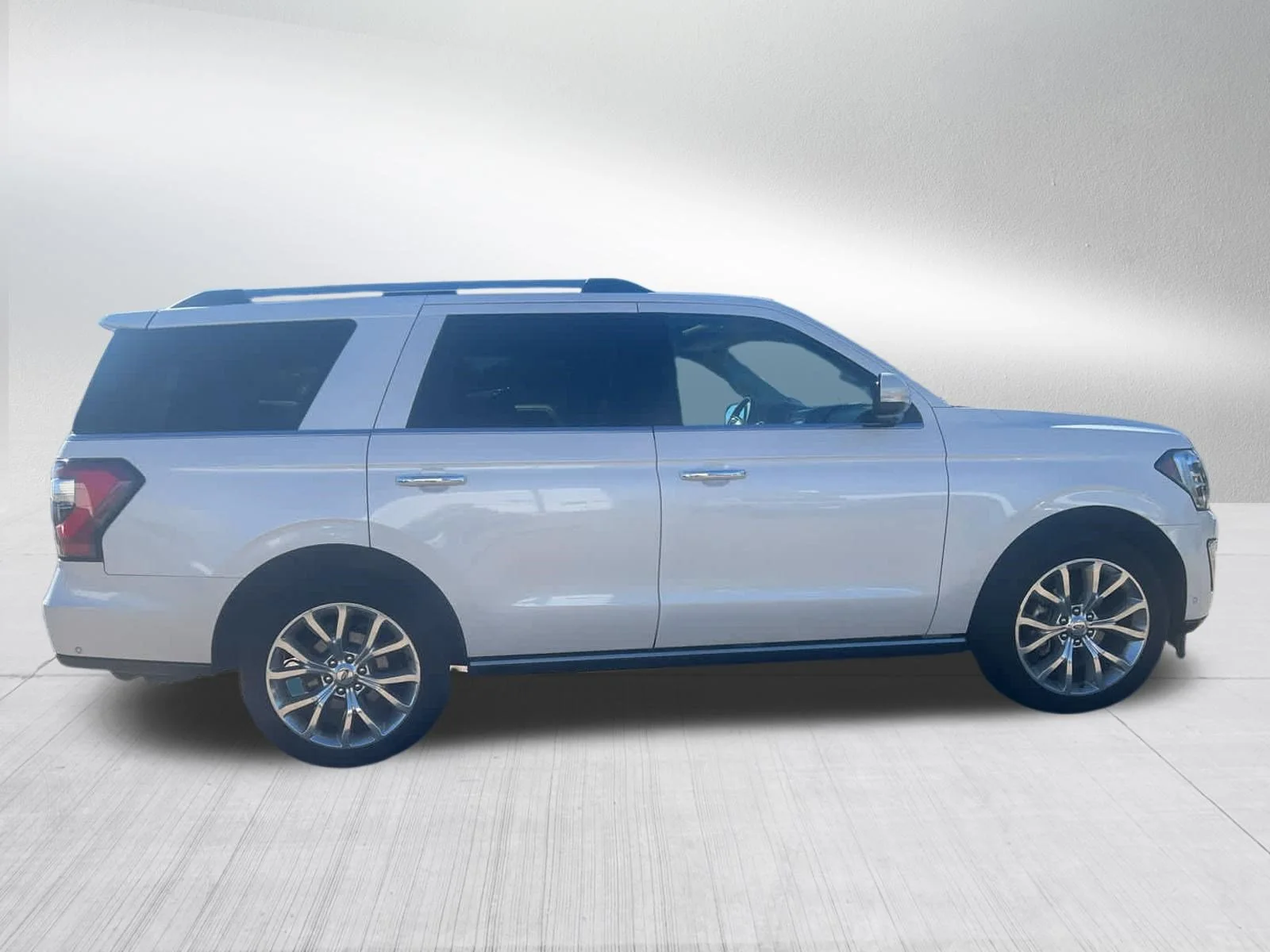 Used 2019 White Platinum Tri-Coat Metallic Ford Limited image 8