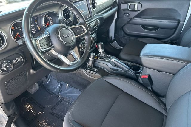 Used 2022 Silver Jeep Unlimited Sahara image 9