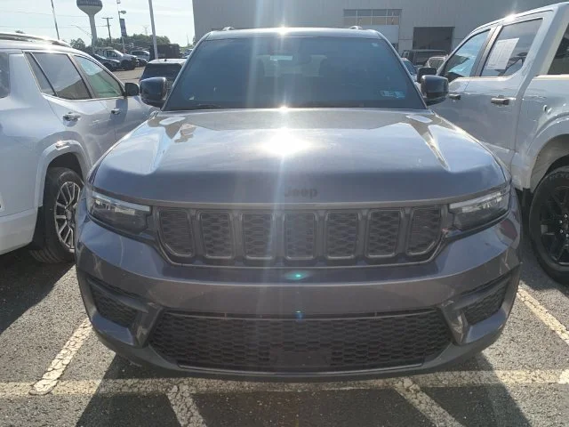 Used 2022 Gray Jeep Altitude image 6