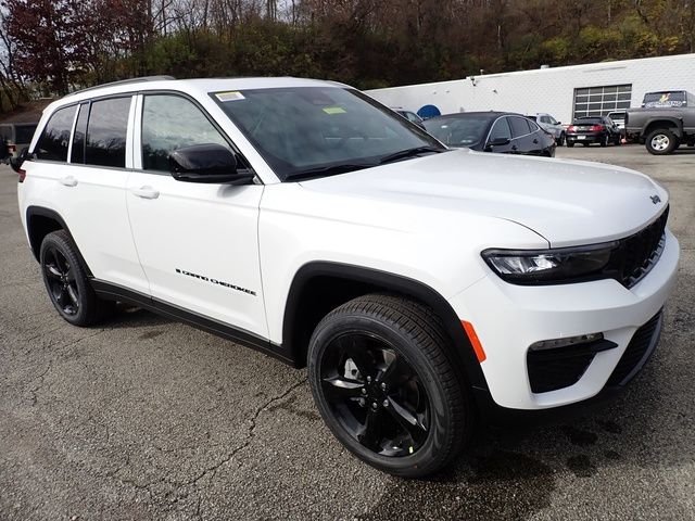 New 2025 Bright White Clear-Coat Exterior Paint Jeep Limited image 9