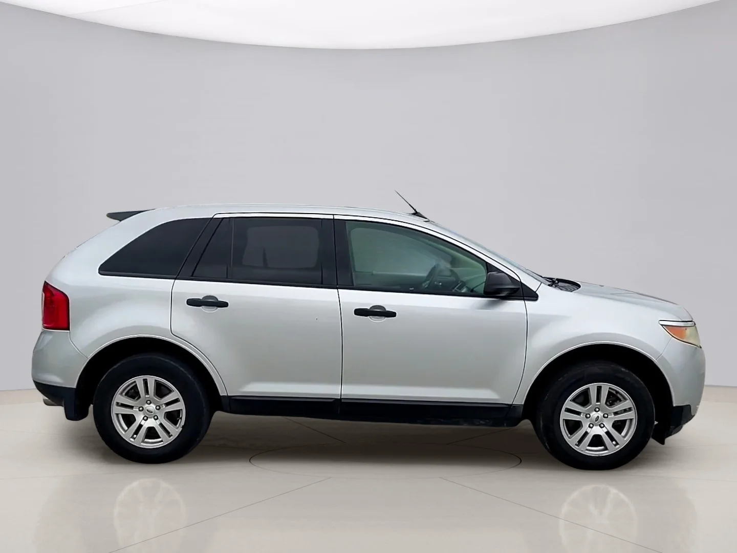 Used 2011 Silver Ford SE image 6