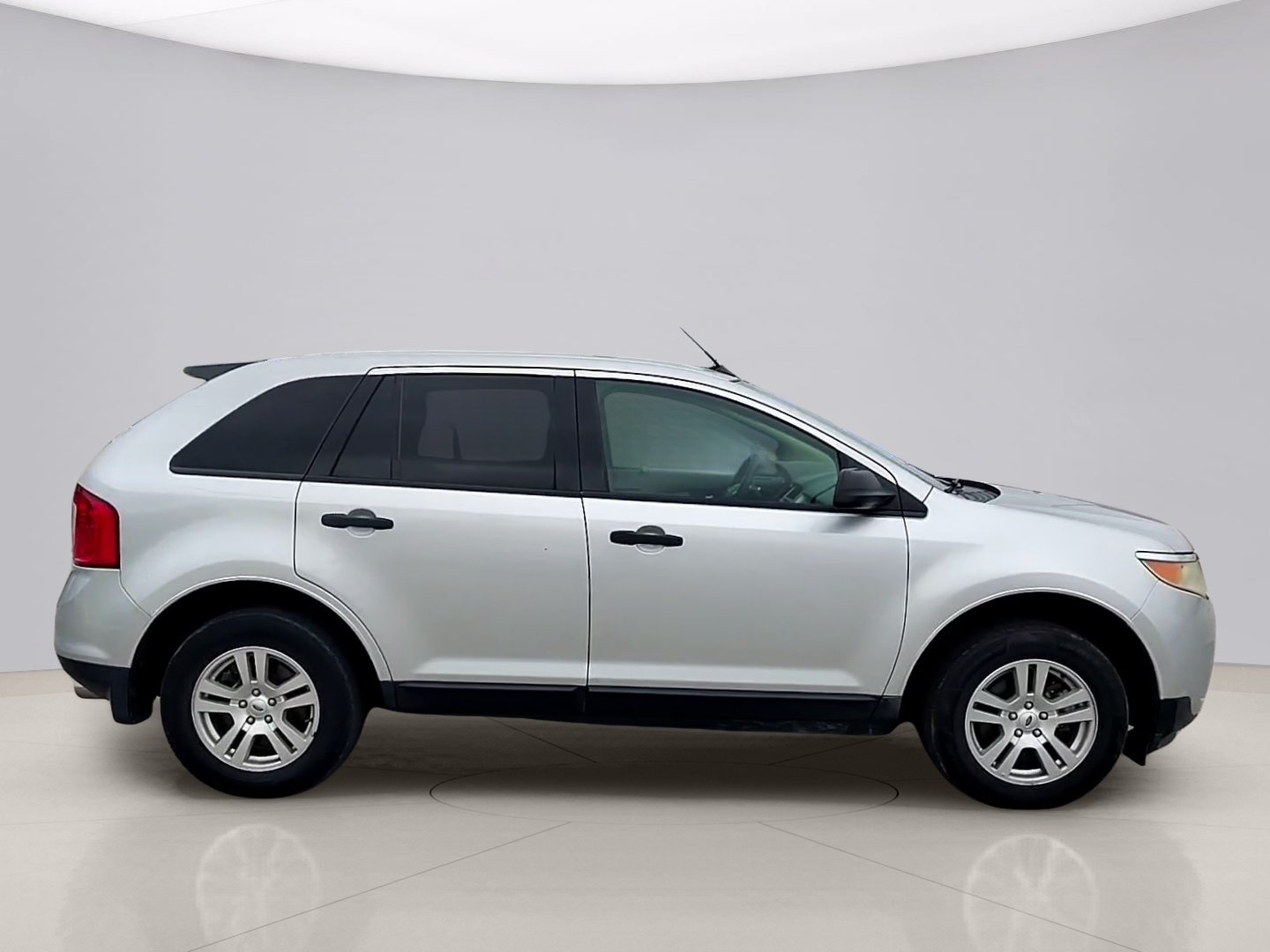 Used 2011 Silver Ford SE image 6