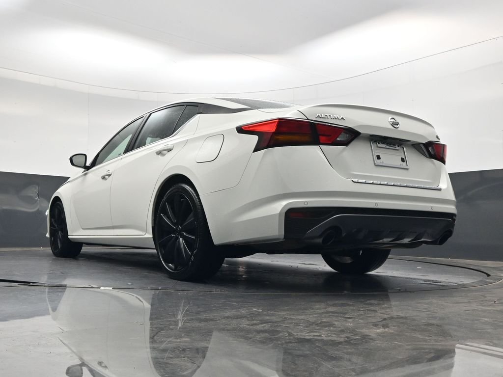 Used 2022 White Nissan 2.5 SR image 45