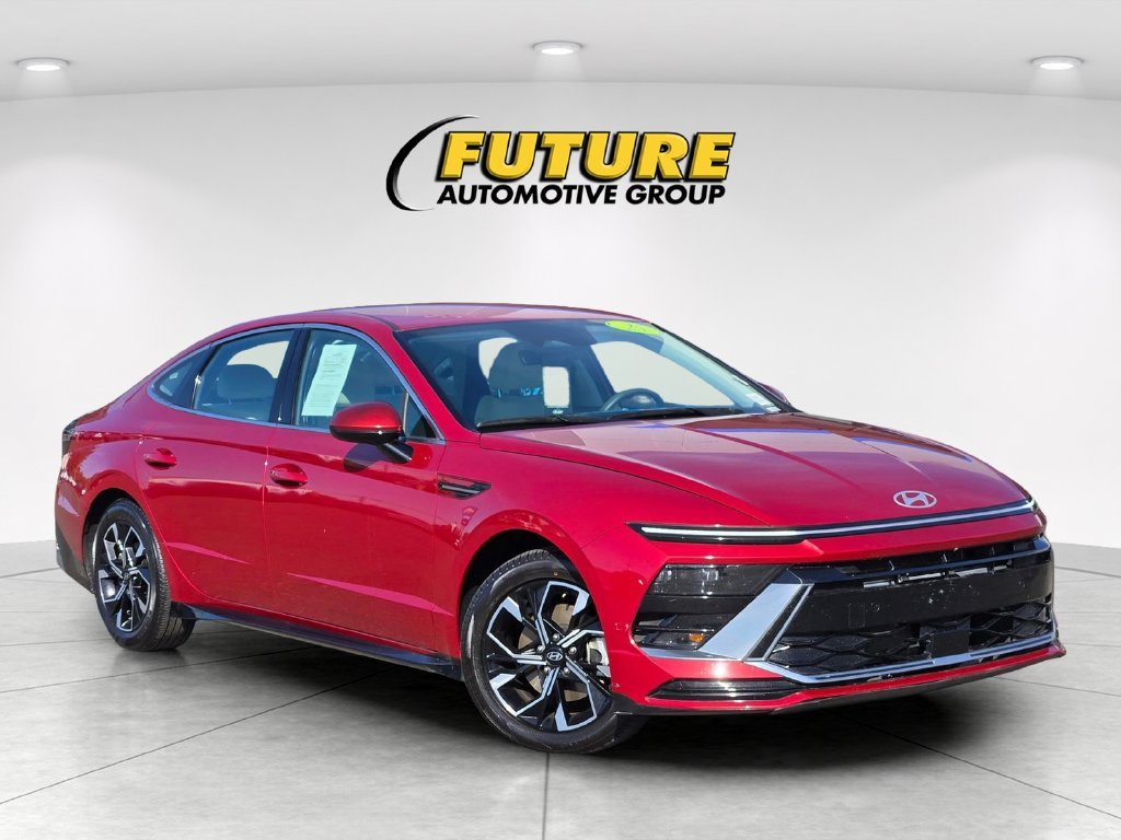 Certified Used 2025 Red Hyundai SEL image 1