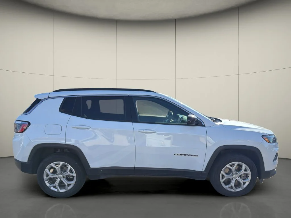 Used 2024 White Jeep Latitude image 8