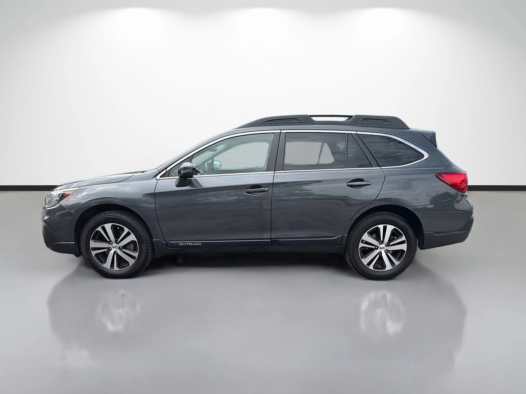 Used 2018 Magnetite Gray Metallic Subaru Limited image 3