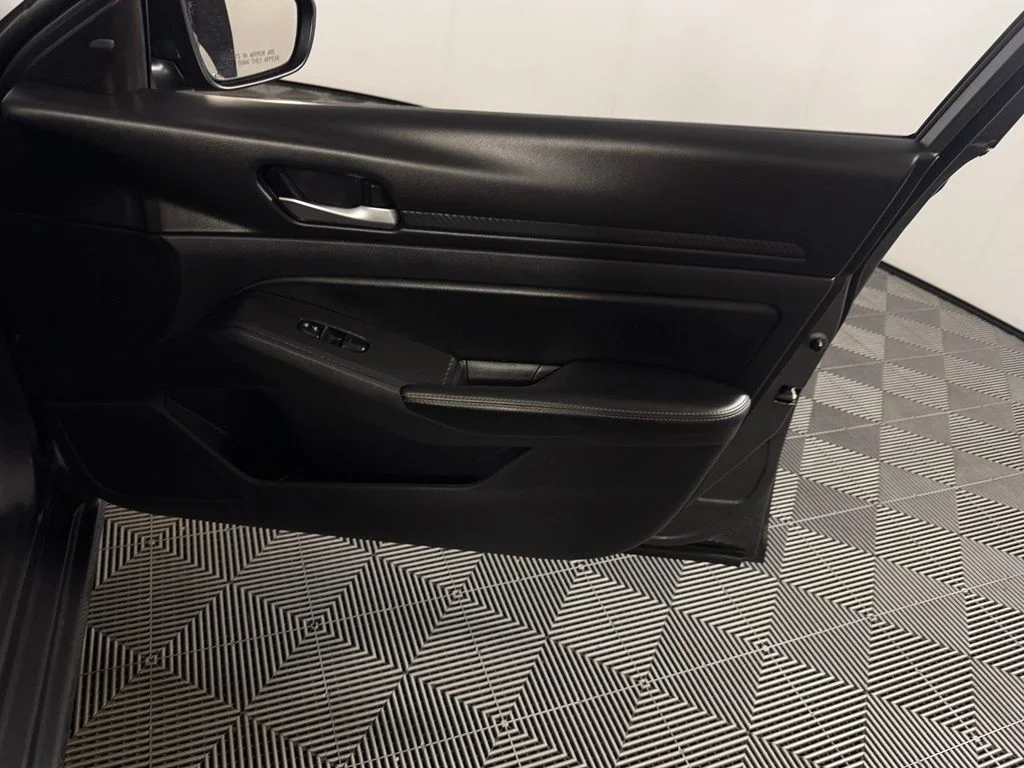 2025 Nissan Altima SV - Photo 33