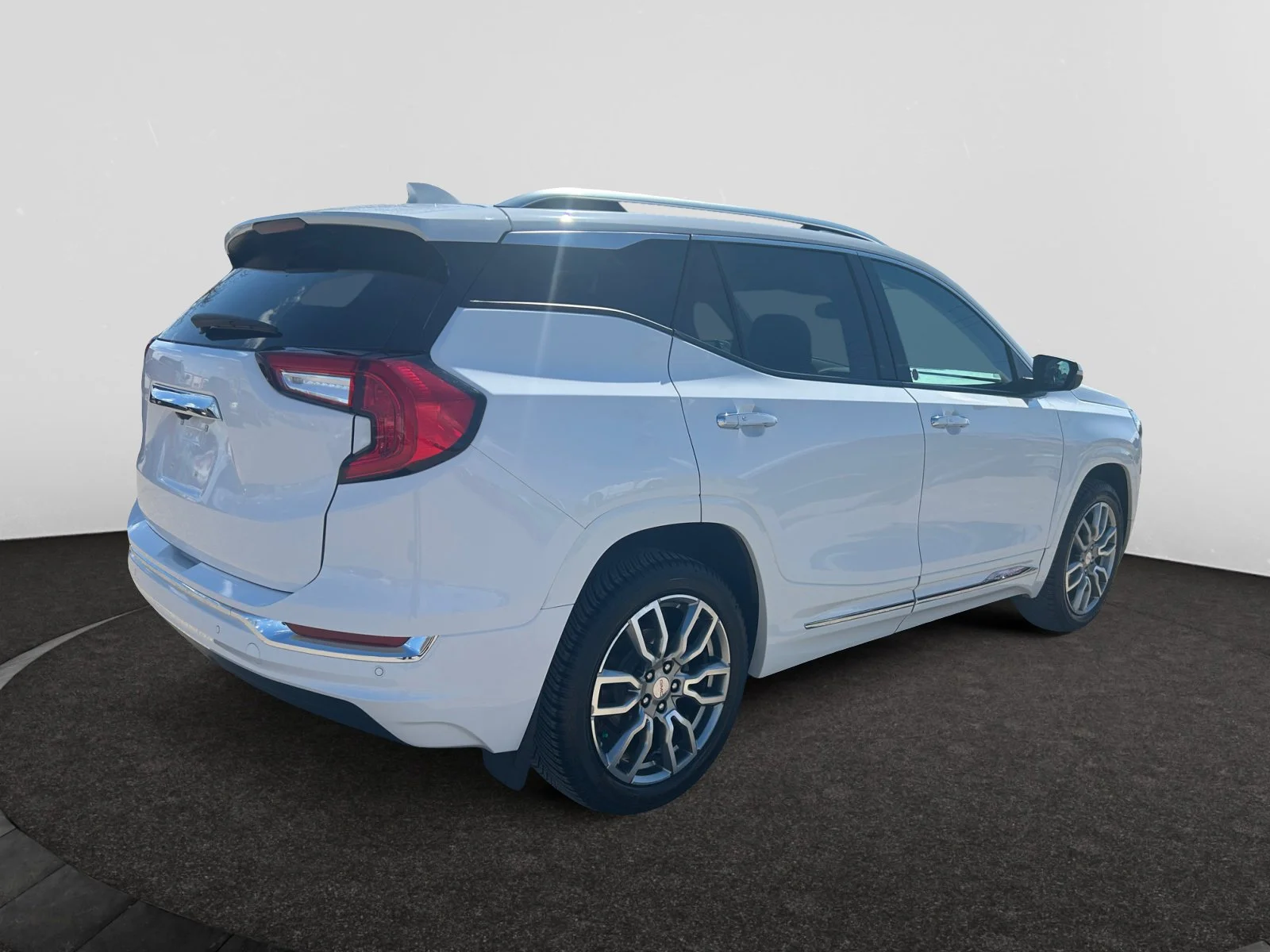 Used 2024 White GMC Denali AWD image 5