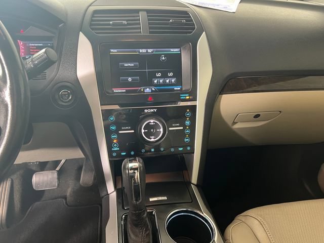 Used 2012 White Ford Limited image 19