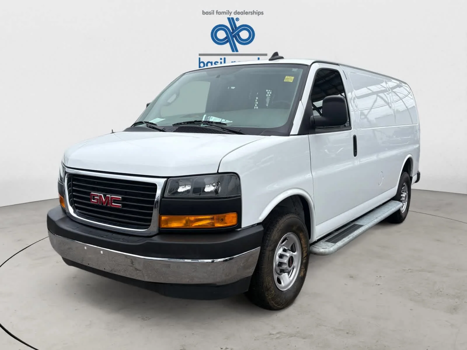 Used 2024 Summit White GMC  image 3