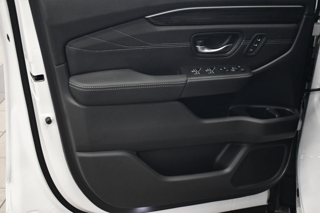 New 2026 Platinum White Pearl Honda Touring image 8