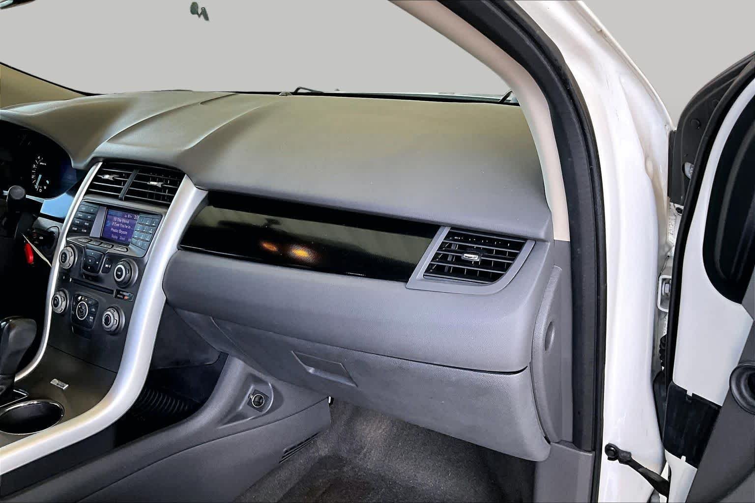Used 2013 White Suede Ford SE image 17