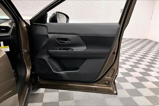 New 2026 Canyon Bronze Metallic Nissan S image 35
