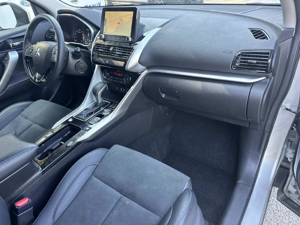Used 2025 Alloy Silver Metallic Mitsubishi  image 23