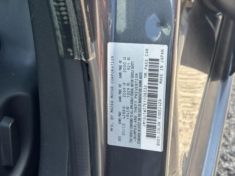 Used 2014  Mazda i Grand Touring image 25