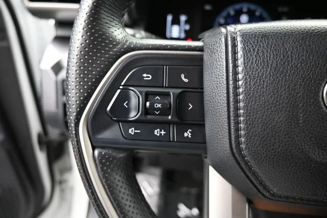 Used 2025 White Toyota SR5 image 28