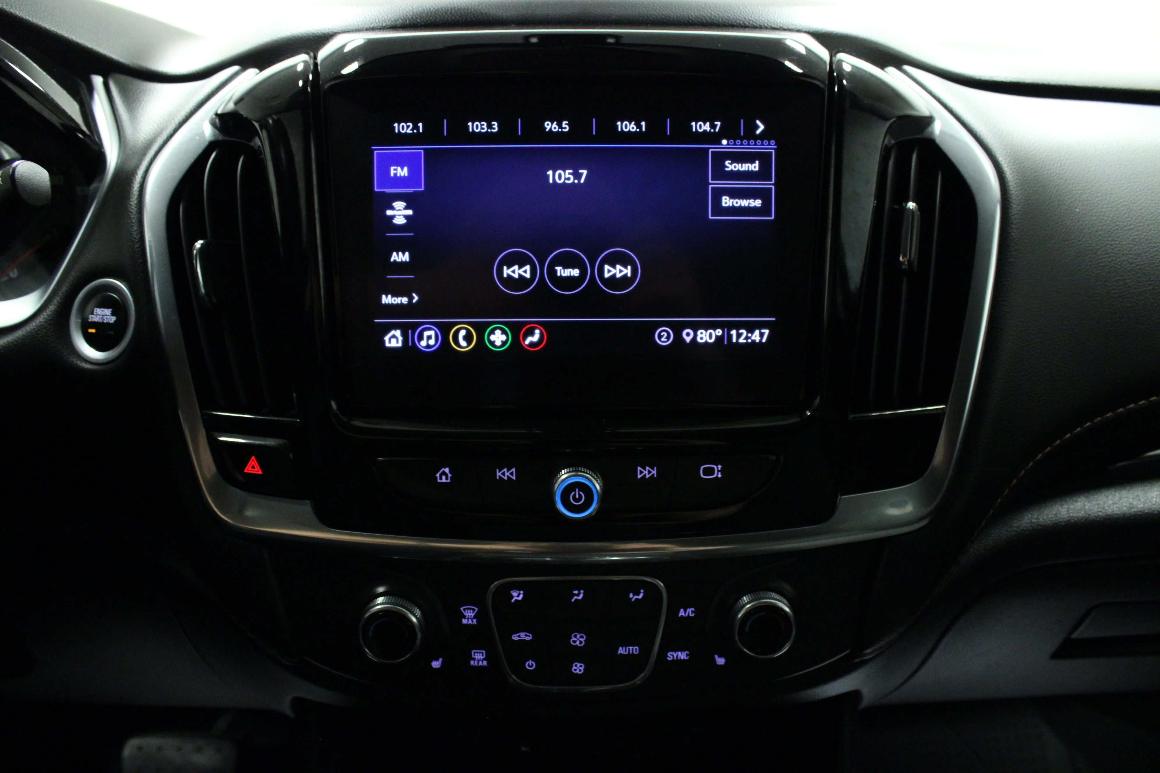 Used 2020 SILVER ICE METALLIC Chevrolet LT Cloth image 23