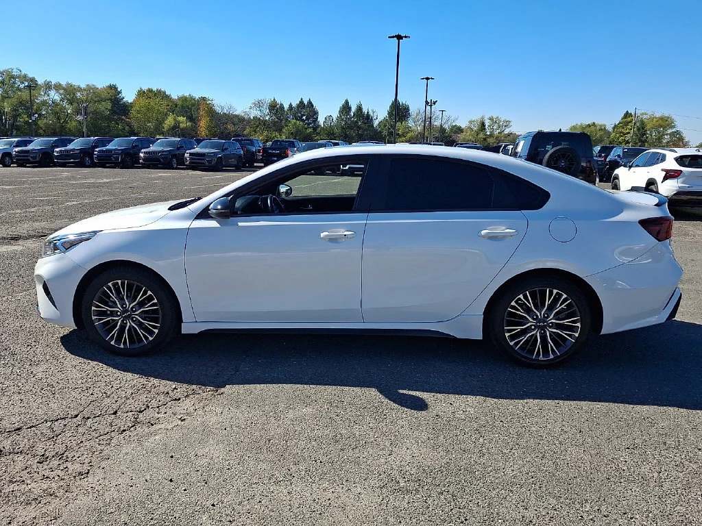 Used 2024 White Kia GT-Line image 7
