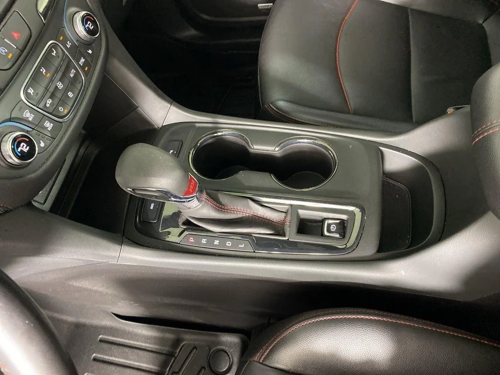 Used 2022 Summit White Chevrolet RS image 20