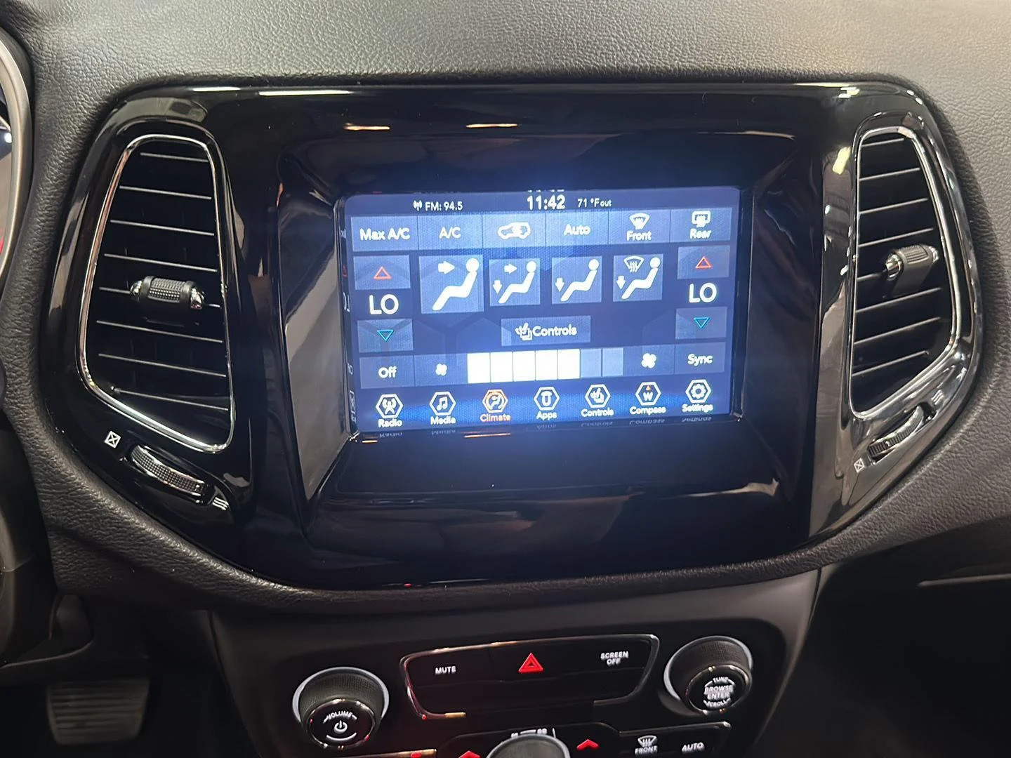 Used 2019 White Clearcoat Jeep Altitude image 21
