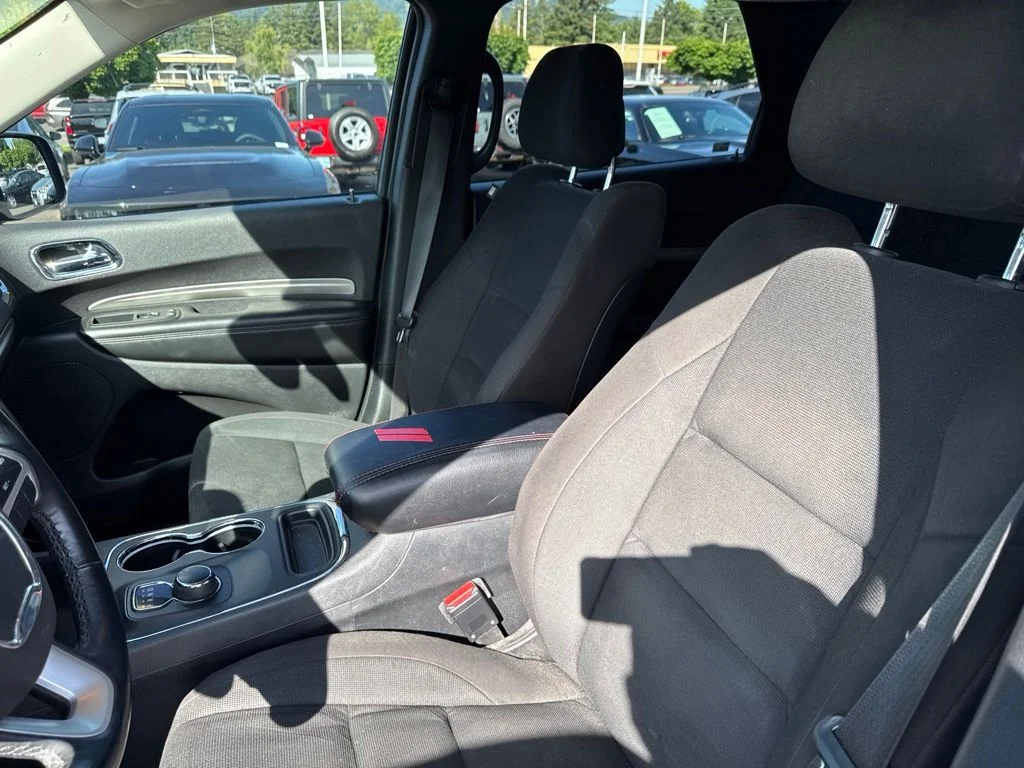 Used 2017  Dodge SXT image 4
