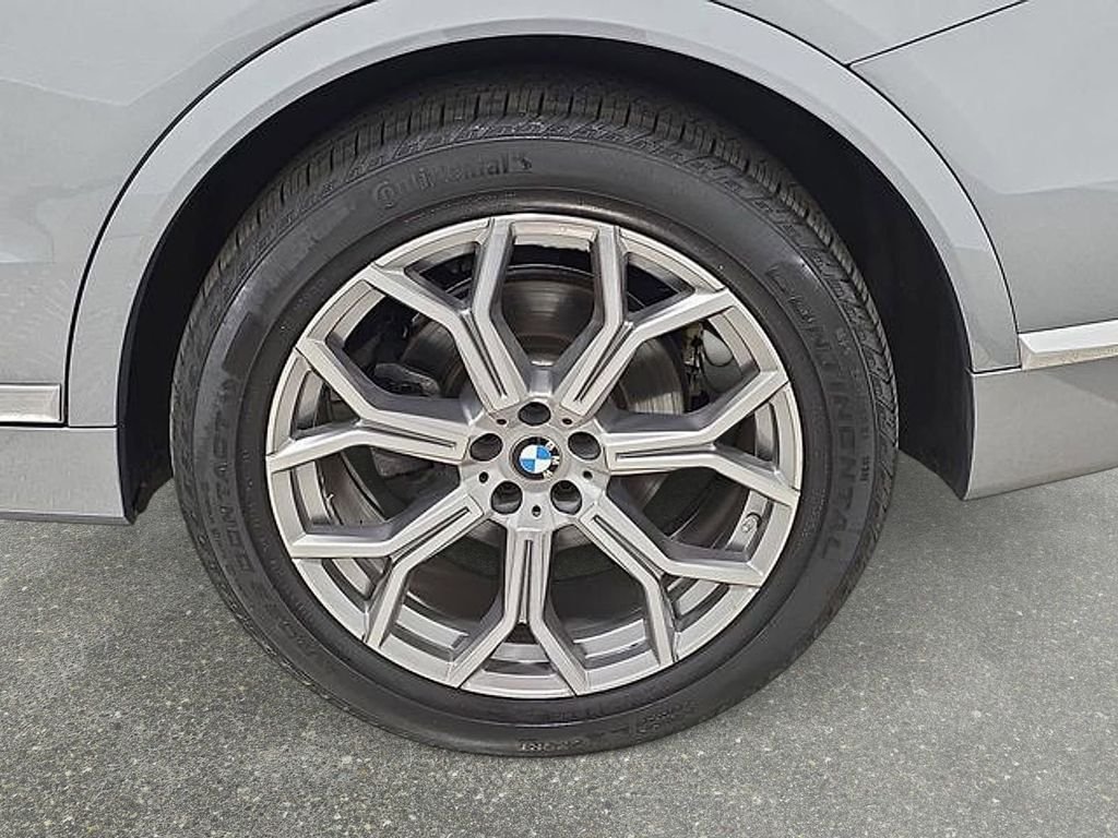 Used 2023 Skyscraper Gray Metallic BMW xDrive40i image 31