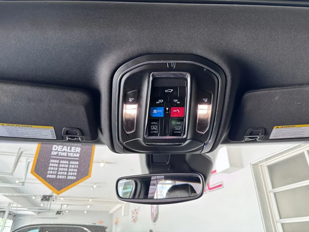 Used 2023 Diamond Black Cry Jeep Altitude image 28