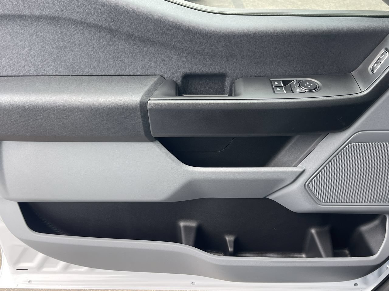 New 2025 Oxford White Ford XL image 19