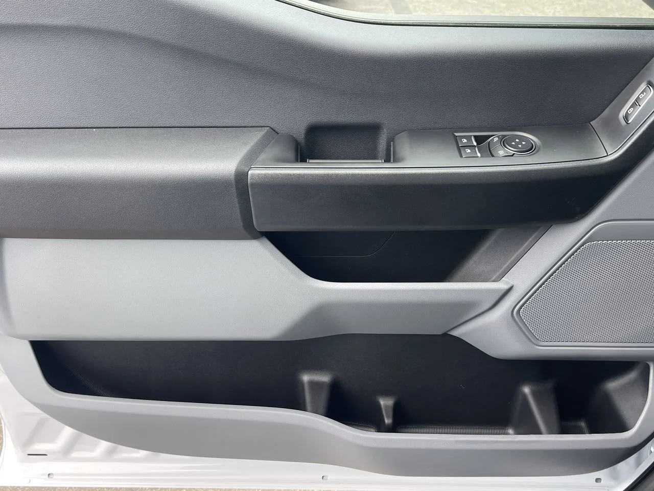 New 2025 Oxford White Ford XL image 19