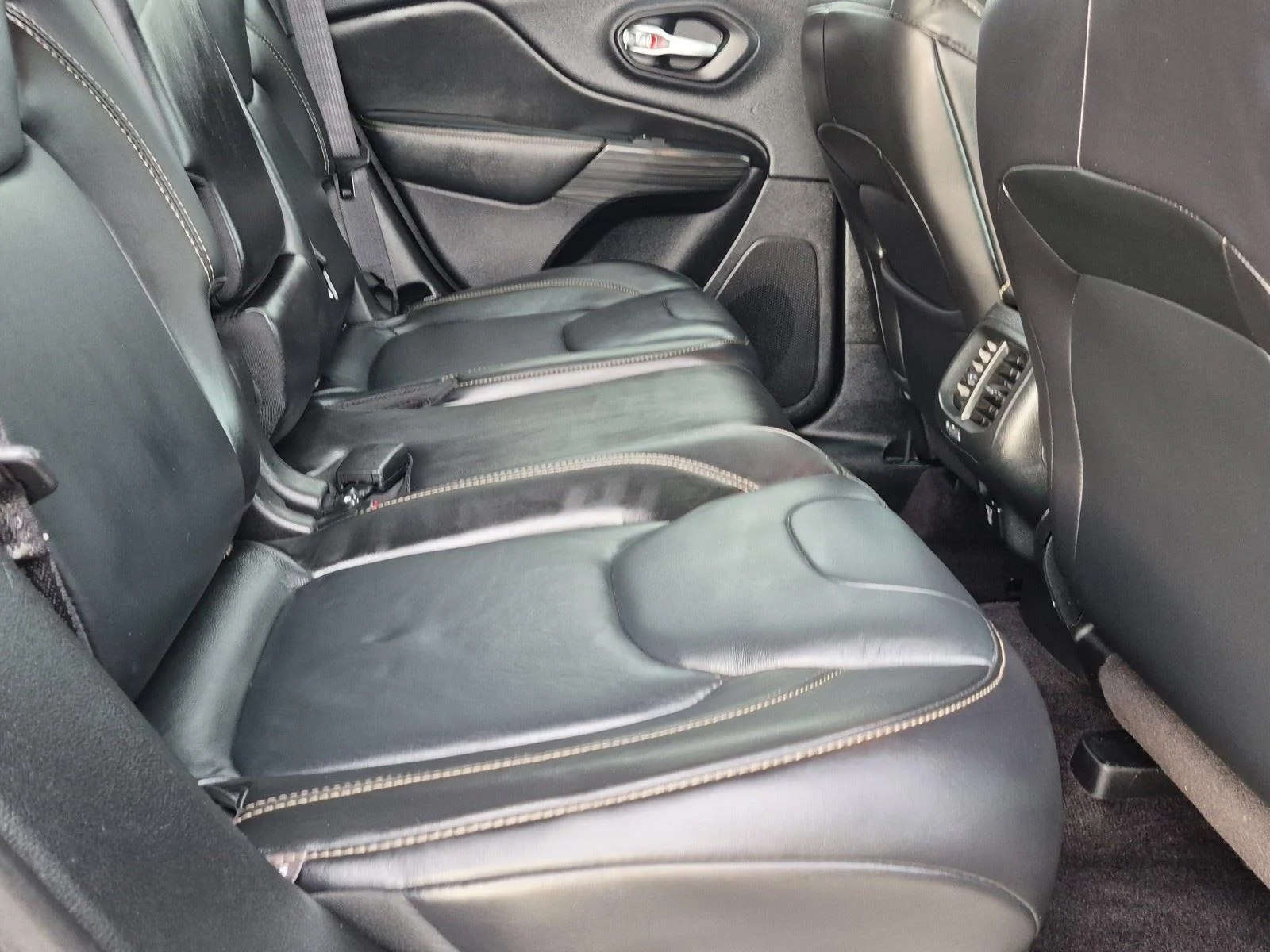 Used 2016 Granite Crystal Metallic Clearcoat Jeep Limited image 7