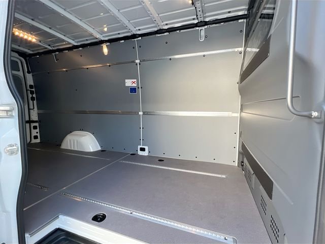 Used 2026 White Mercedes-Benz Cargo 170 WB image 18