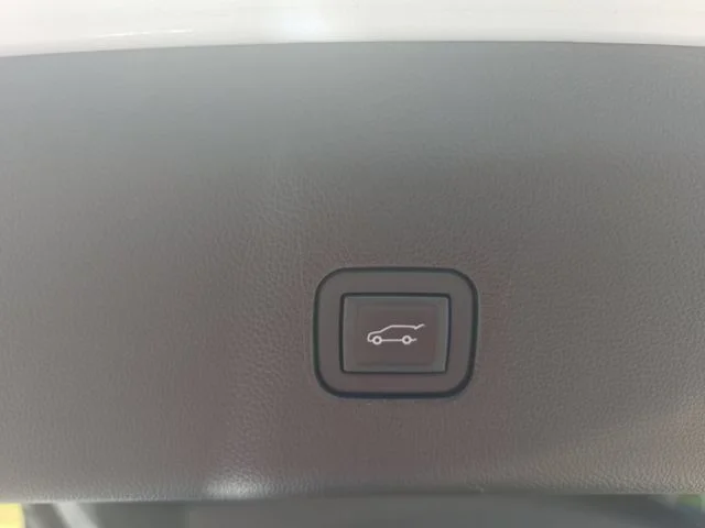 Used 2023 White Buick Avenir image 15