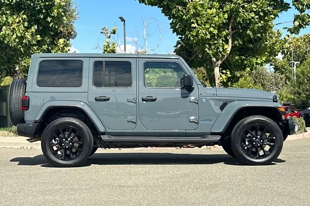 Used 2025 Gray Jeep Sahara 4xe image 3