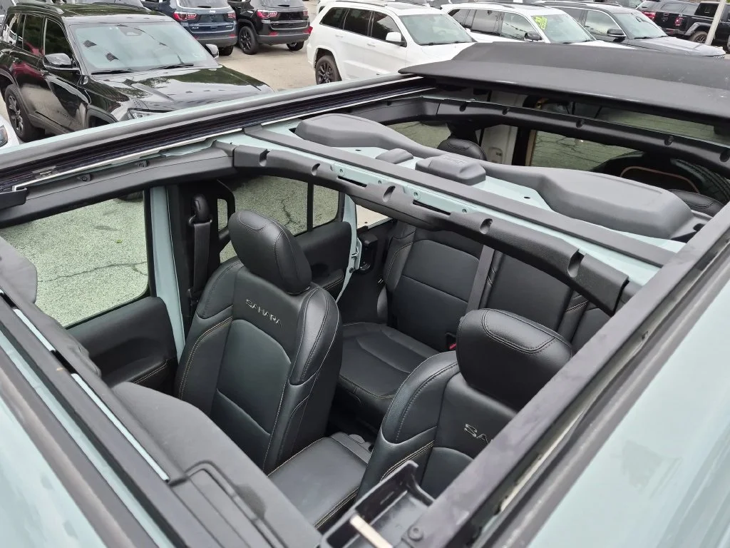 Used 2024  Jeep Sahara 4xe image 21