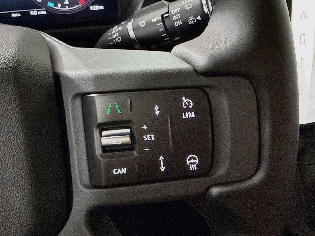 New 2026 Woolstone Green Land Rover X-Dynamic SE image 12