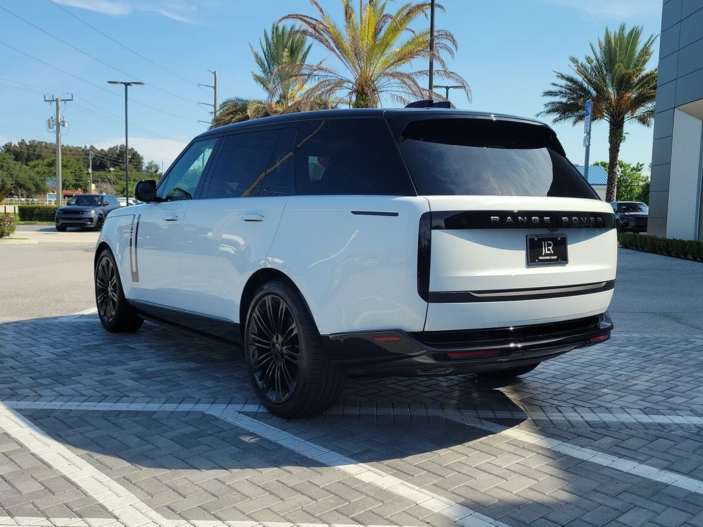 New 2026 Fuji White Land Rover SE image 3