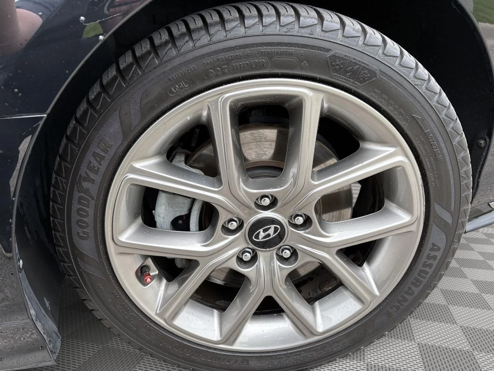 Used 2018 Phantom Black Hyundai Sport image 9