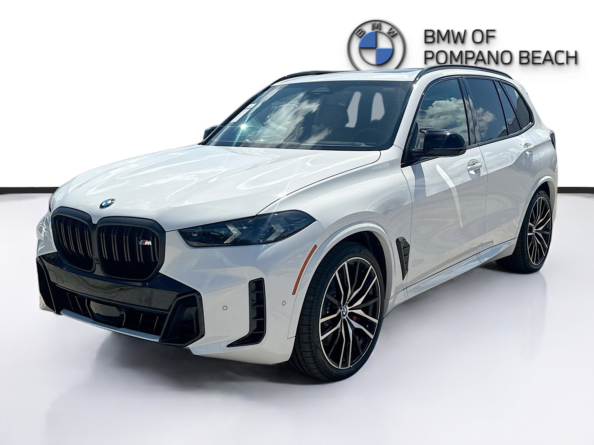 New 2026 Alpine White BMW M60i image 3