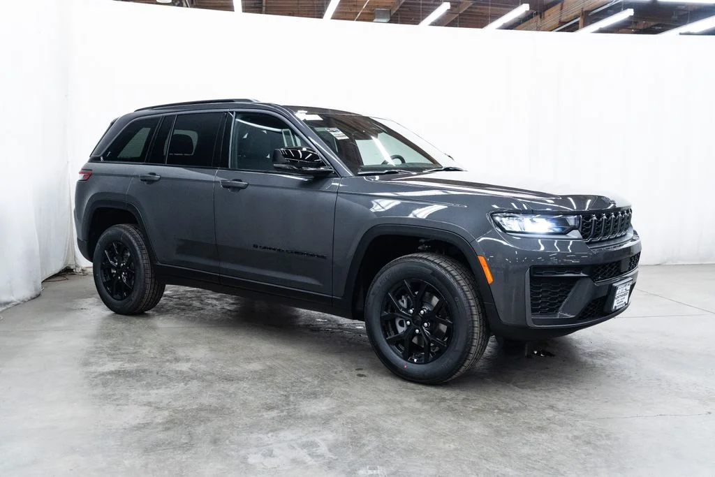 2026 Jeep Grand Cherokee Laredo Altitude 4x4's photo
