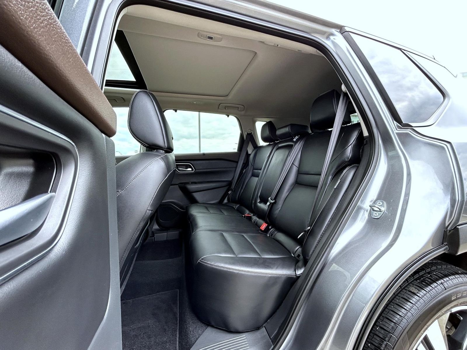 Used 2021 Gray Nissan SL image 19