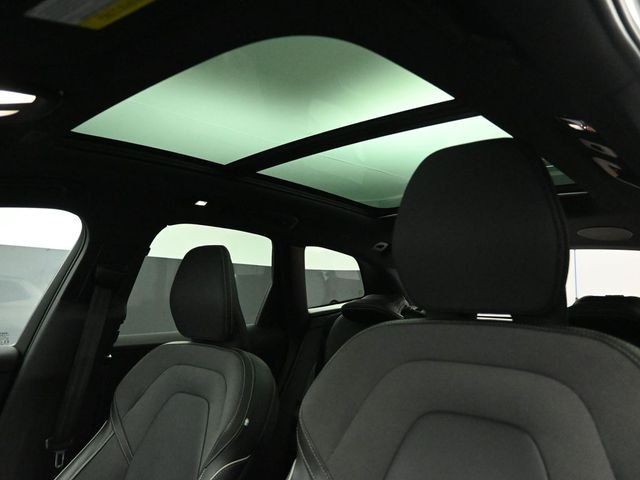 2022 VOLVO XC60 - Image 19