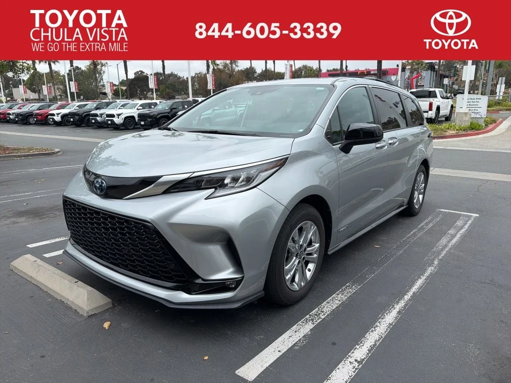 2021 Toyota Sienna XSE 7-Passenger Hybrid AWD's photo