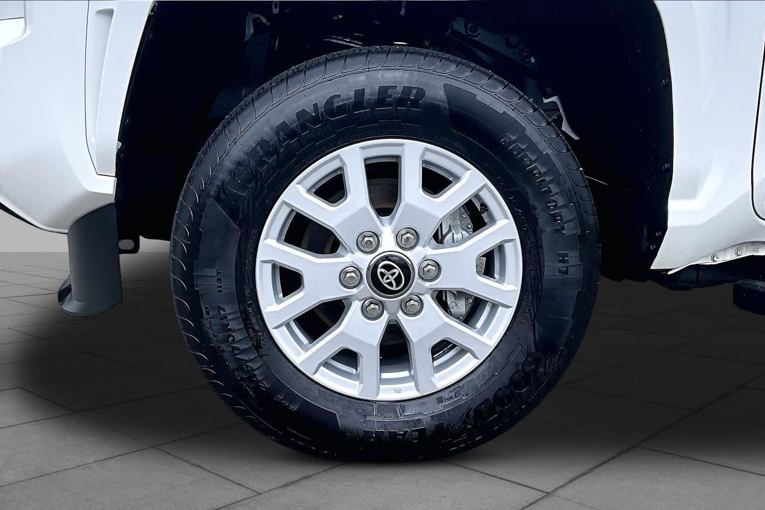 Certified Used 2025 Ice Cap Toyota SR5 image 10