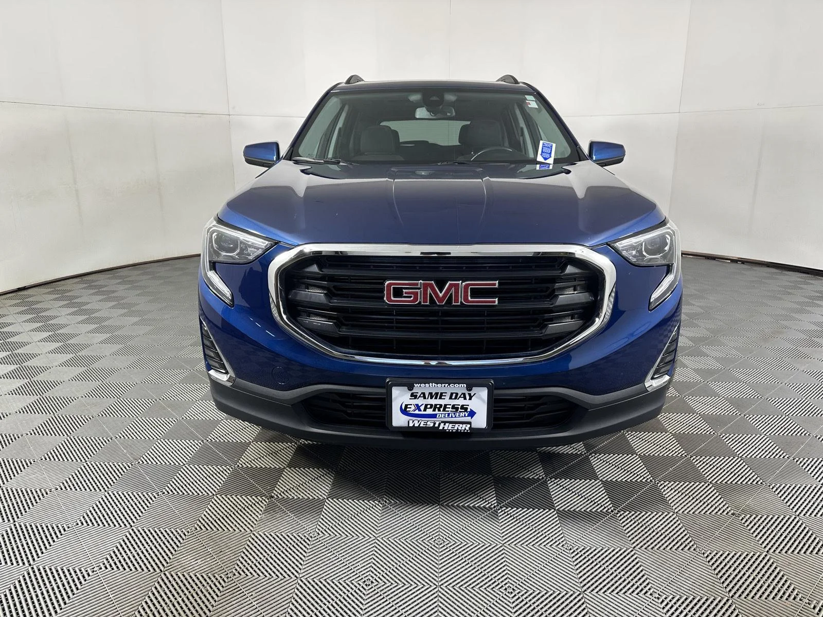 Used 2021 Blue Emerald Metallic GMC SLE image 4