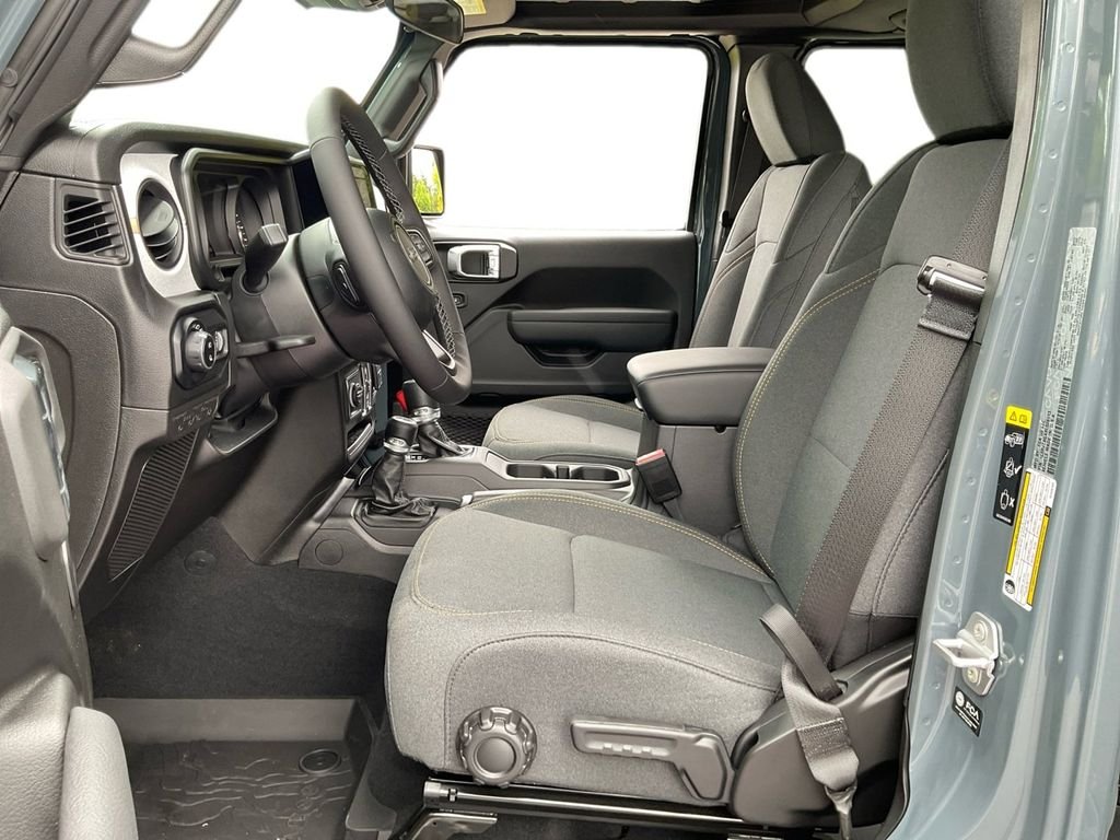 New 2025 Anvil Clear-Coat Exterior Paint Jeep Sport S image 30